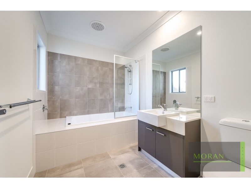 72 Sanctuary Parkway, Waterford QLD 4133