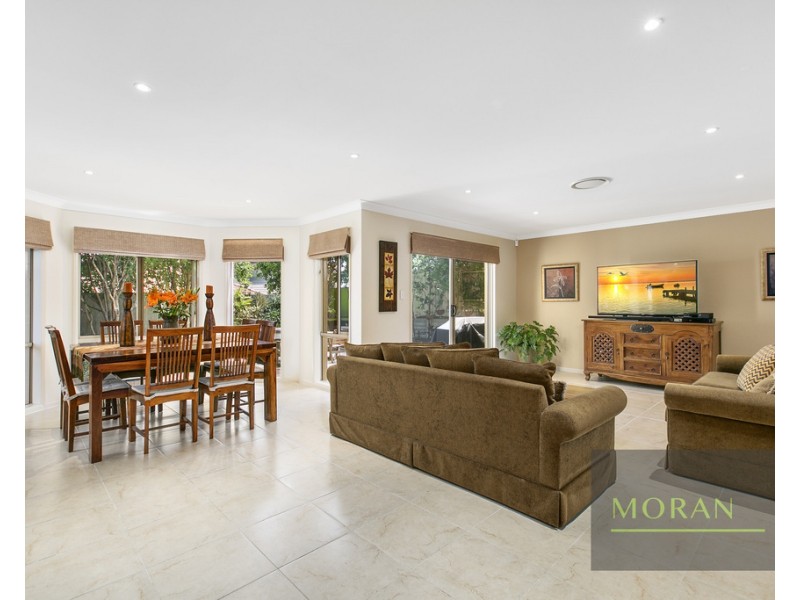 193 Crestwood Drive, Molendinar QLD 4214