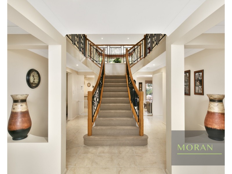 193 Crestwood Drive, Molendinar QLD 4214