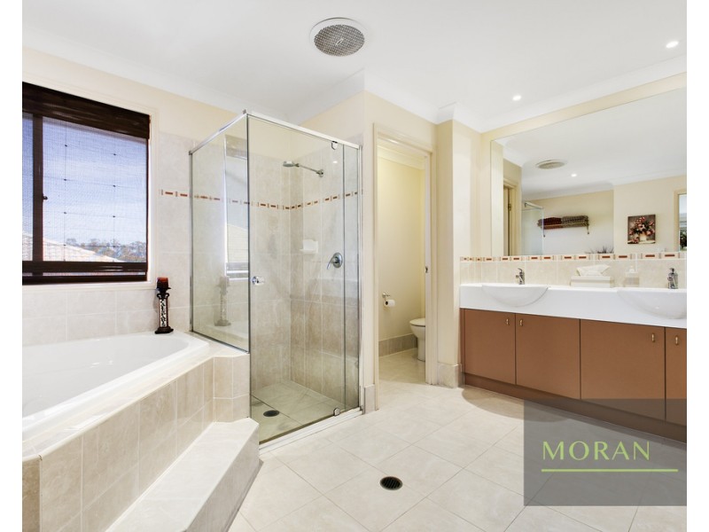 193 Crestwood Drive, Molendinar QLD 4214