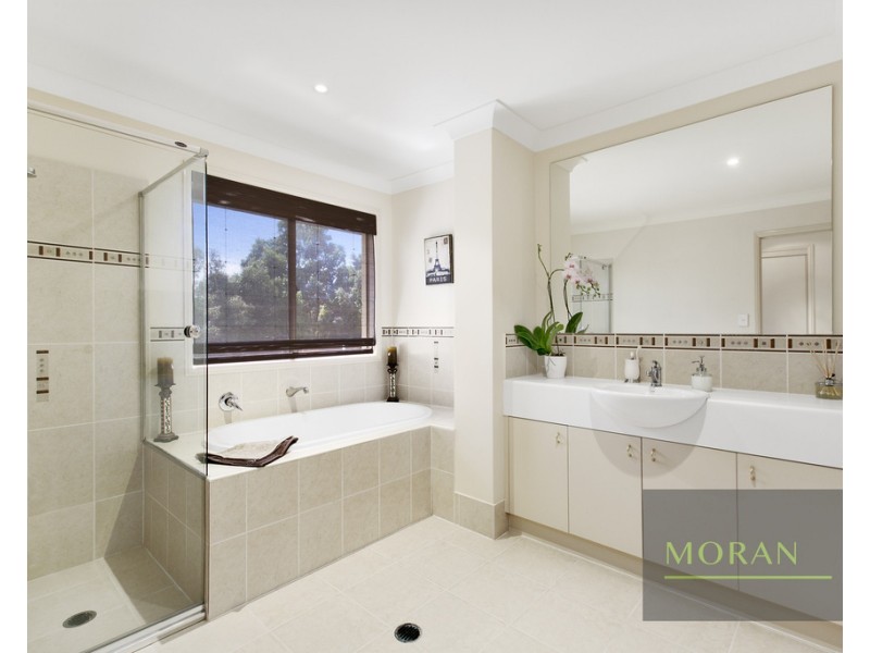 193 Crestwood Drive, Molendinar QLD 4214