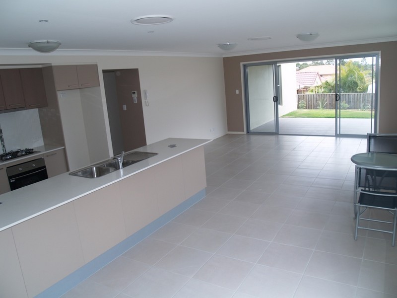 24 Larapinta Circuit, Parkinson QLD 4115