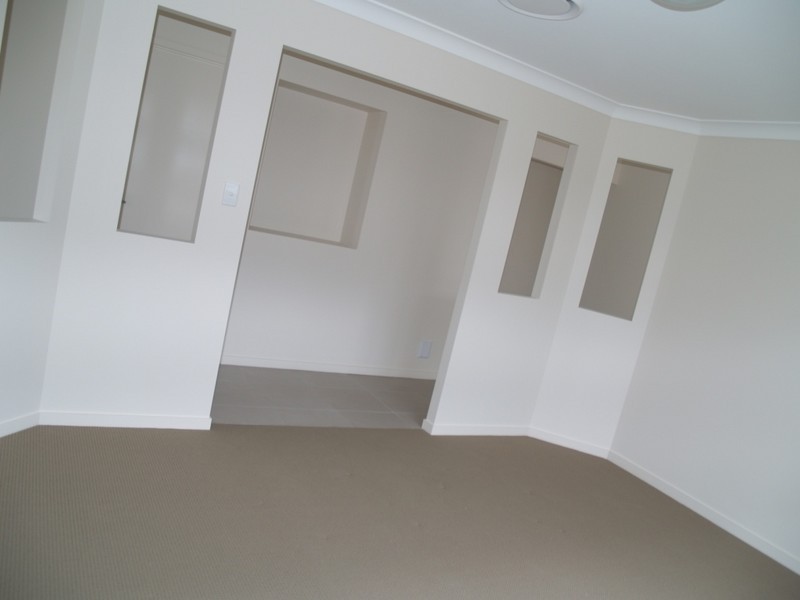 24 Larapinta Circuit, Parkinson QLD 4115