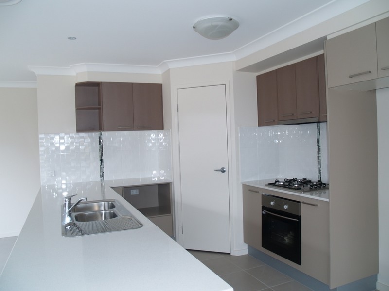 24 Larapinta Circuit, Parkinson QLD 4115