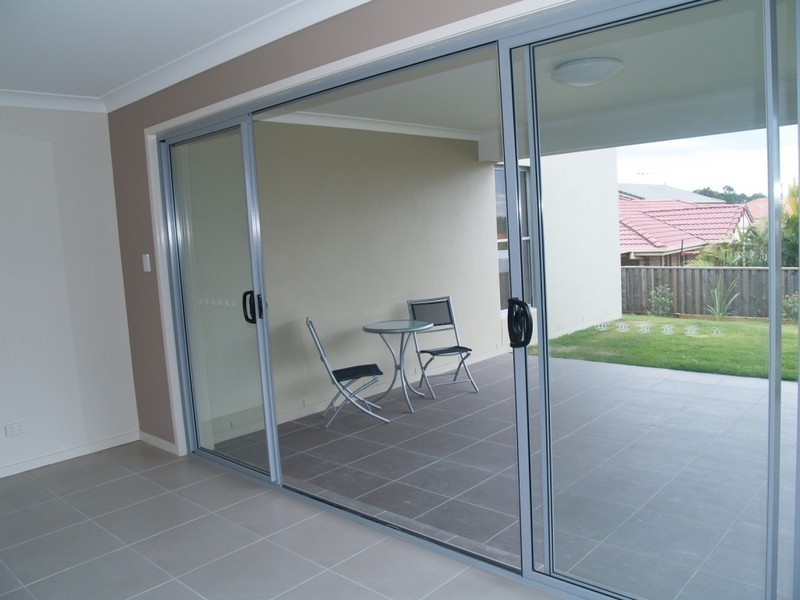 24 Larapinta Circuit, Parkinson QLD 4115