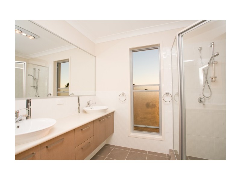 24 Larapinta Circuit, Parkinson QLD 4115