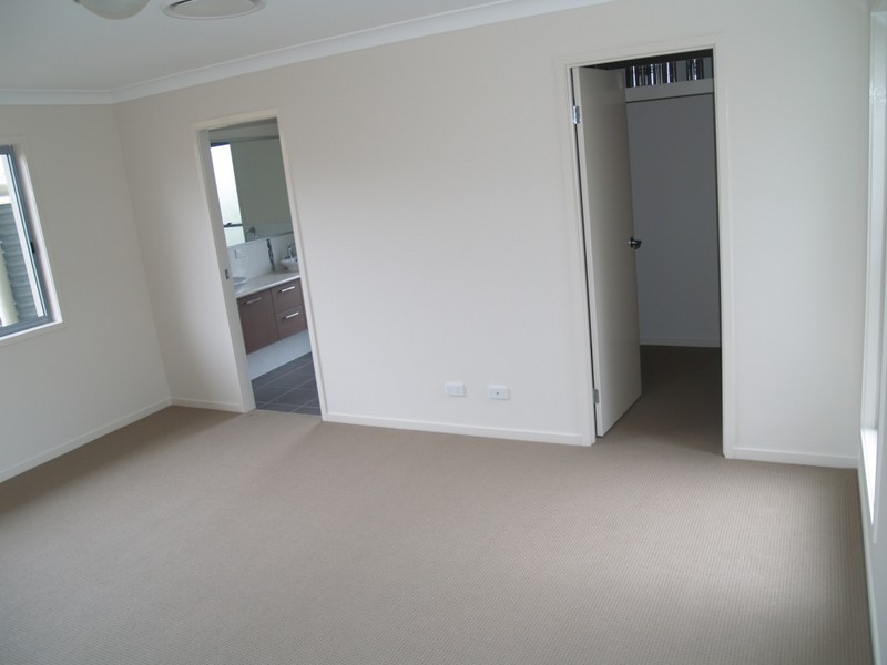 24 Larapinta Circuit, Parkinson QLD 4115