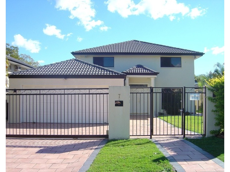 7 Cavallaro Street, Robertson QLD 4109