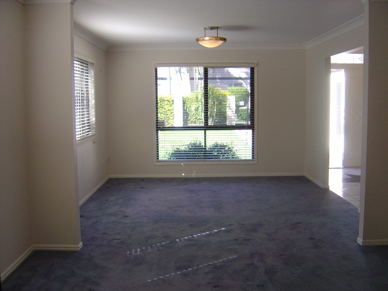 7 Cavallaro Street, Robertson QLD 4109