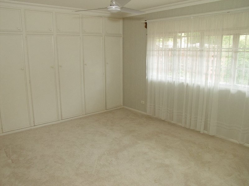 15 Starcross Street, Macgregor QLD 4109