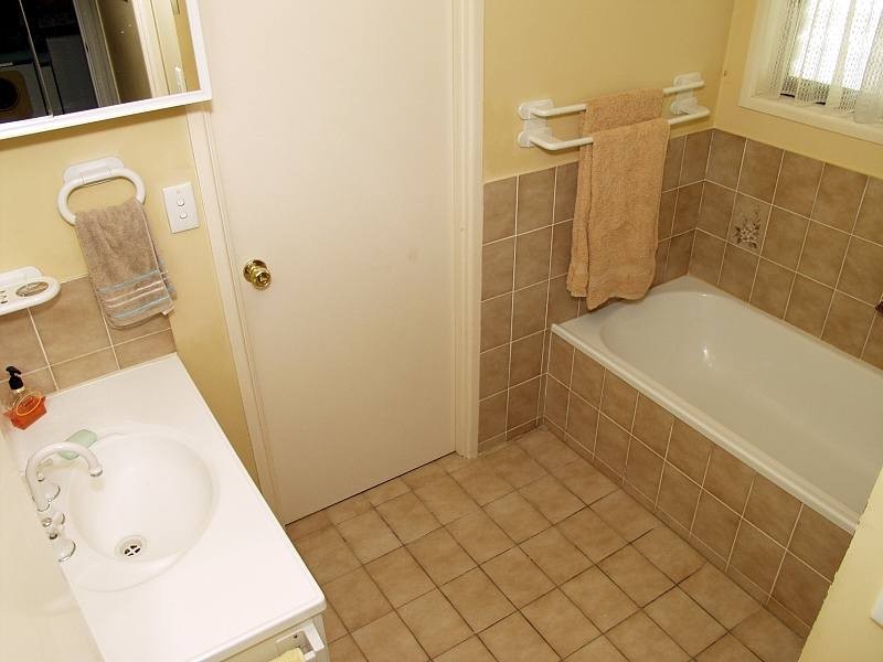 25 Dryade Street, Regents Park QLD 4118