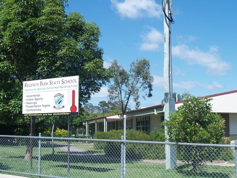 25 Dryade Street, Regents Park QLD 4118