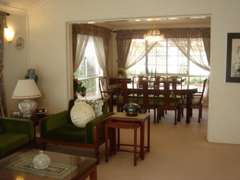 4 Poinciana Place, Eight Mile Plains QLD 4113