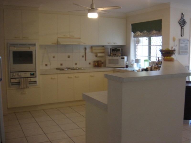 4 Poinciana Place, Eight Mile Plains QLD 4113