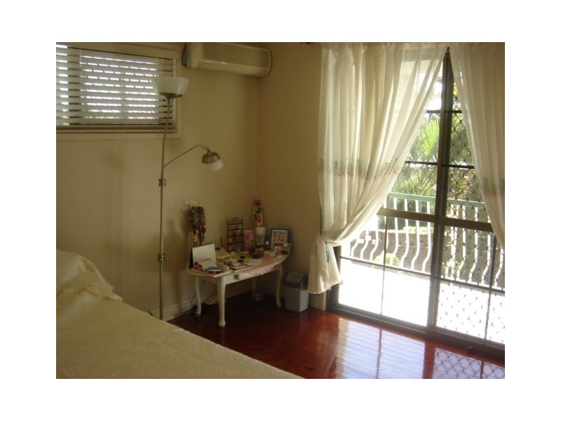 65 Oakleaf Street, Eight Mile Plains QLD 4113