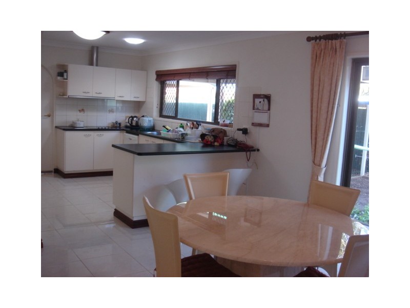 65 Oakleaf Street, Eight Mile Plains QLD 4113