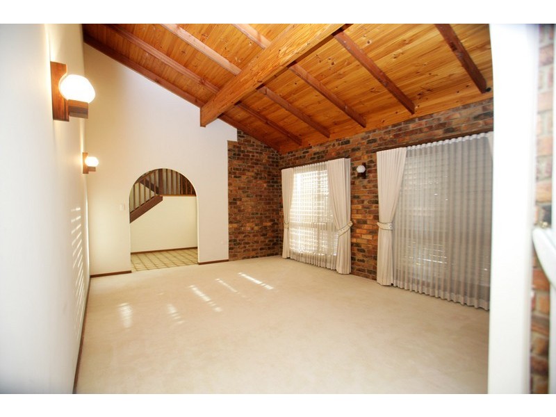 10 Hearnville Street, Robertson QLD 4109