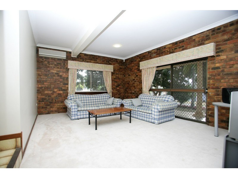 10 Hearnville Street, Robertson QLD 4109
