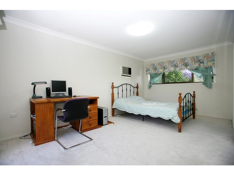 10 Hearnville Street, Robertson QLD 4109