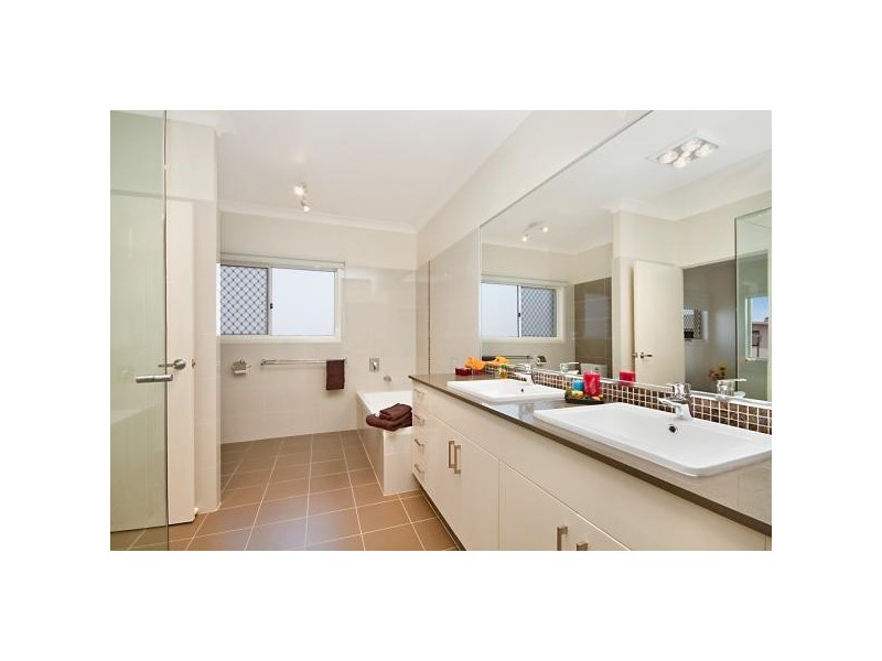 14 Hoop Pine Place, Sunnybank Hills QLD 4109