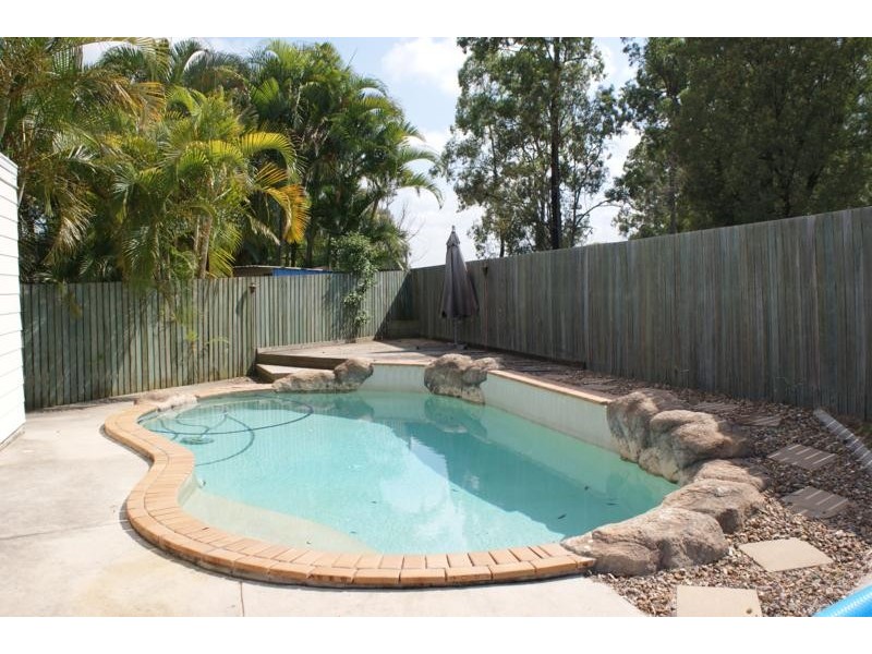 16 Haylett Rise, Regents Park QLD 4118