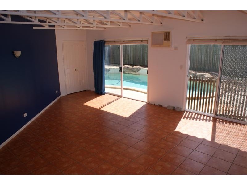 16 Haylett Rise, Regents Park QLD 4118