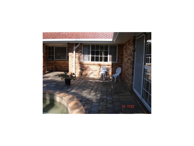 8 Metropole Street, Robertson QLD 4109
