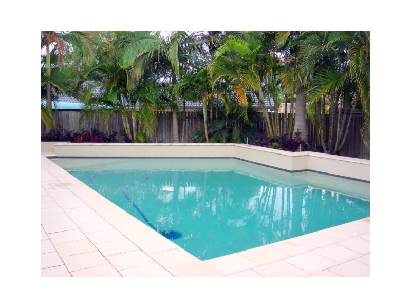 4 Caravonica Ct, Calamvale QLD 4116