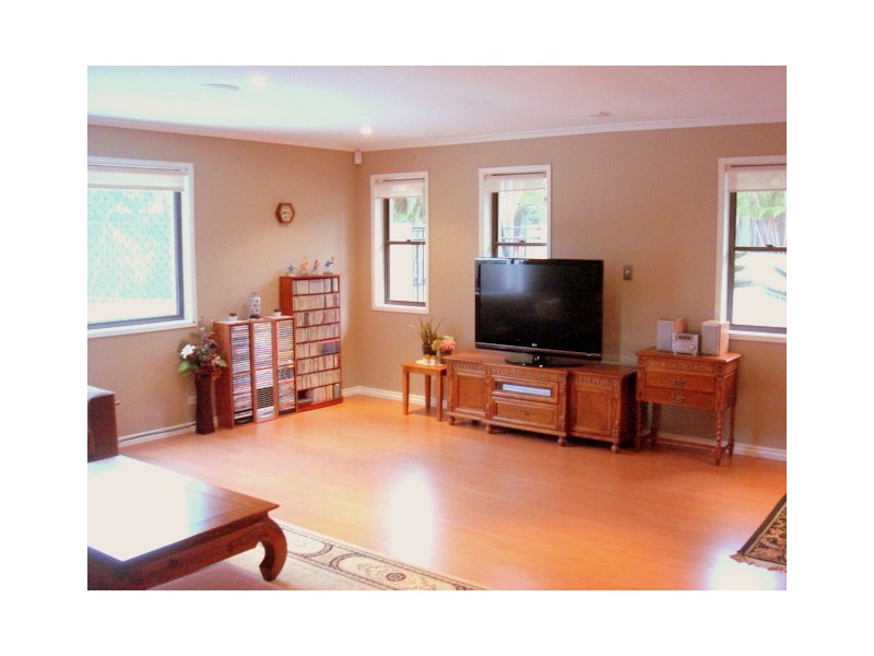 4 Caravonica Ct, Calamvale QLD 4116