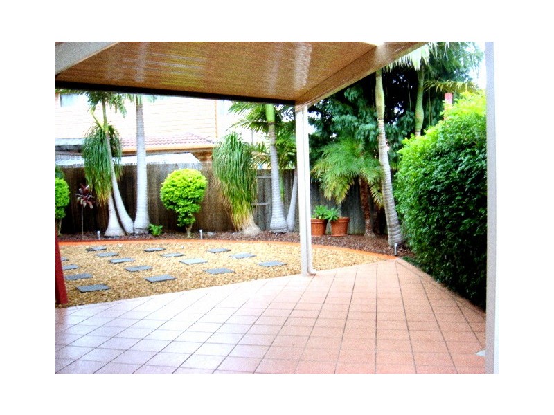 4 Caravonica Ct, Calamvale QLD 4116