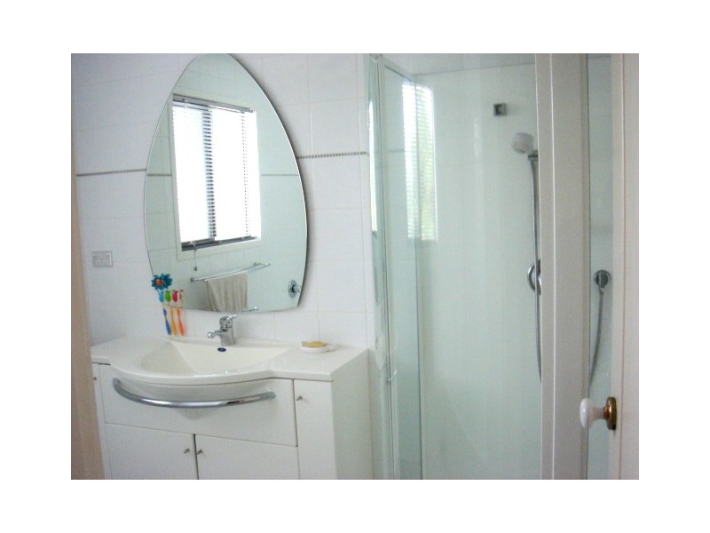 4 Caravonica Ct, Calamvale QLD 4116