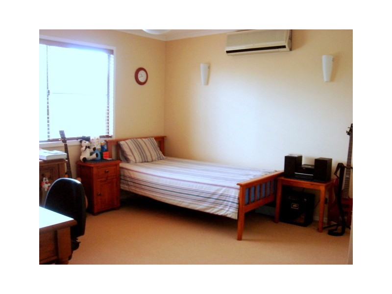 4 Caravonica Ct, Calamvale QLD 4116