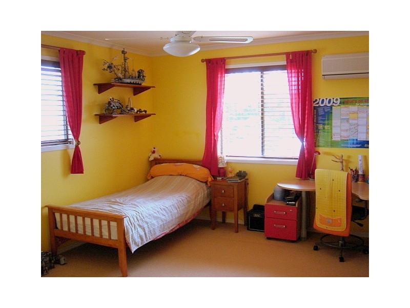 4 Caravonica Ct, Calamvale QLD 4116