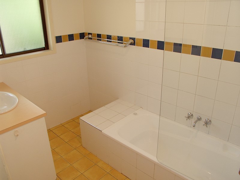 38  Cairns Road, Camira QLD 4300