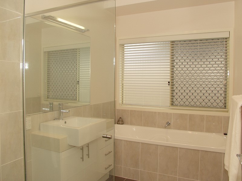 18 Pinnacle Place, Eight Mile Plains QLD 4113