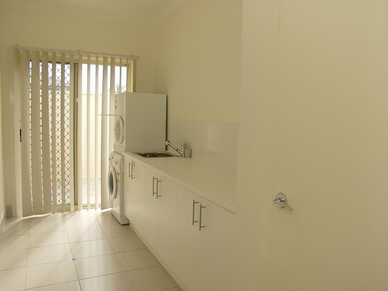 18 Pinnacle Place, Eight Mile Plains QLD 4113