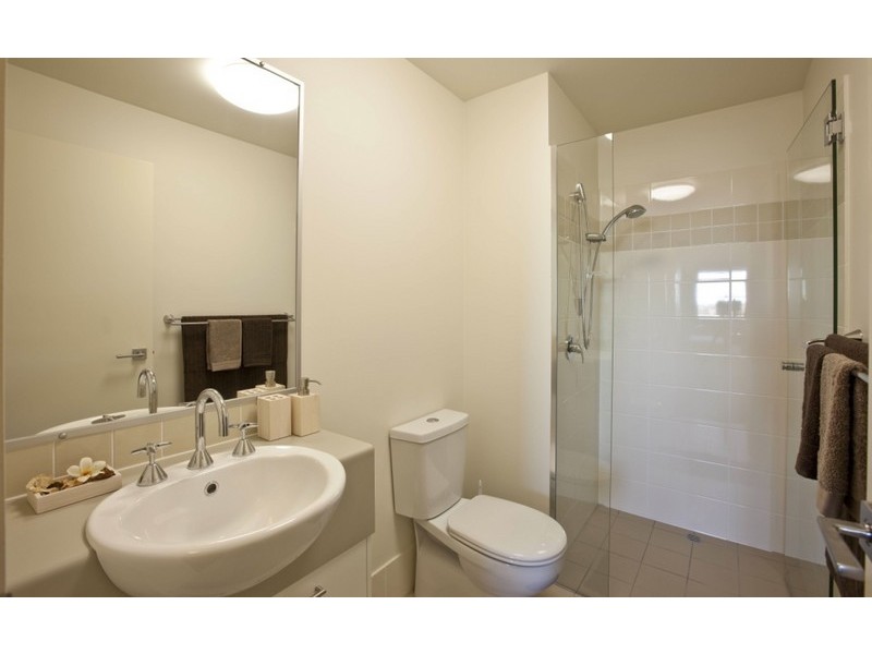 111 Lindfield Rd, Helensvale QLD 4212