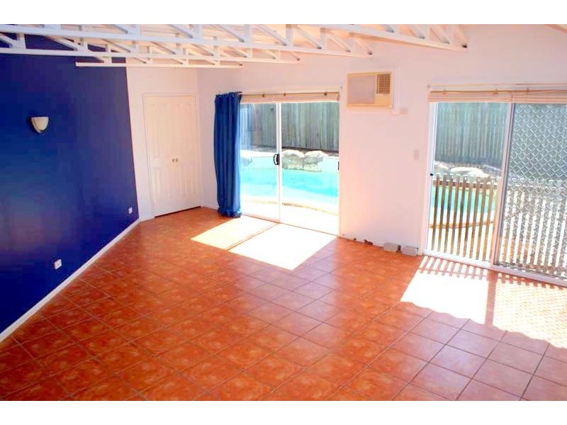 16  Haylett Rise, Regents Park QLD 4118