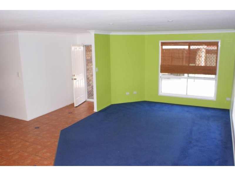 16  Haylett Rise, Regents Park QLD 4118