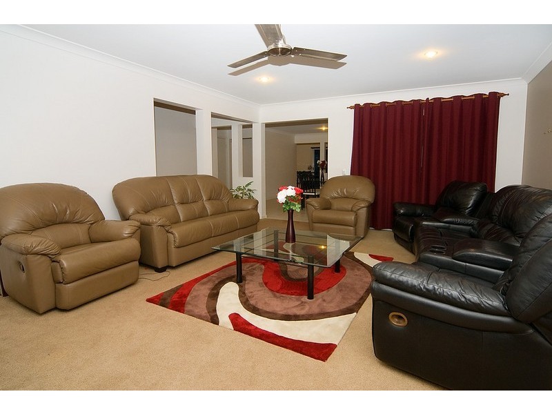 49 Mapelton Cct, Parkinson QLD 4115