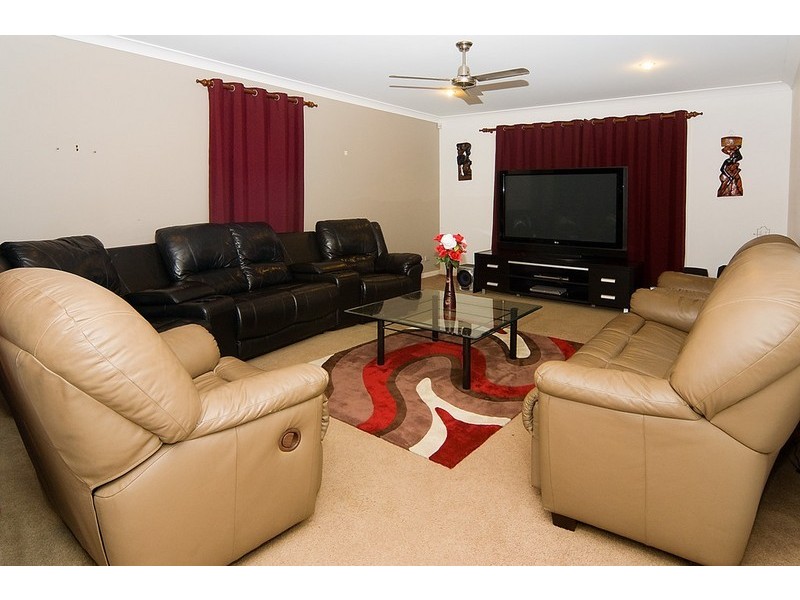 49 Mapelton Cct, Parkinson QLD 4115
