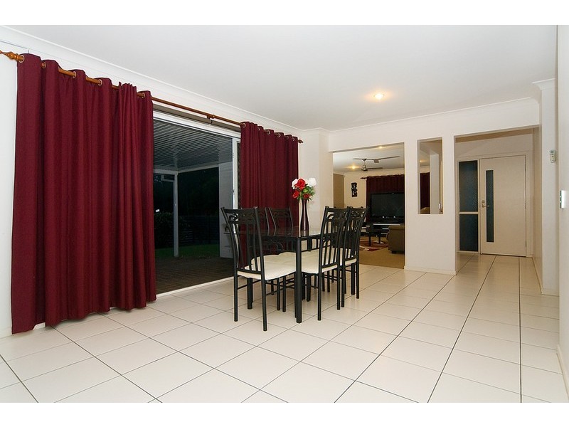 49 Mapelton Cct, Parkinson QLD 4115