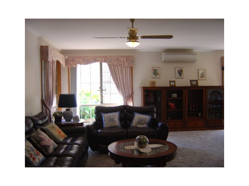 91 Bridgnorth St, Carindale QLD 4152