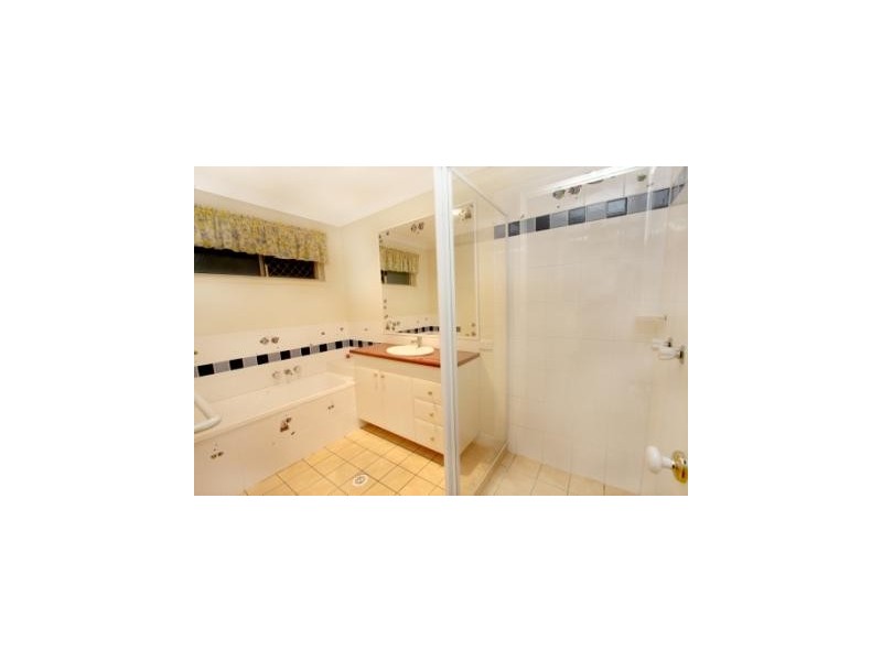 4 Livingstone Pl, Kuraby QLD 4112