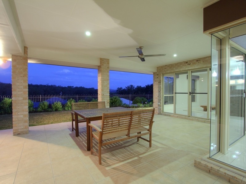 9 Dennis Vale Dr, Daisy Hill QLD 4127