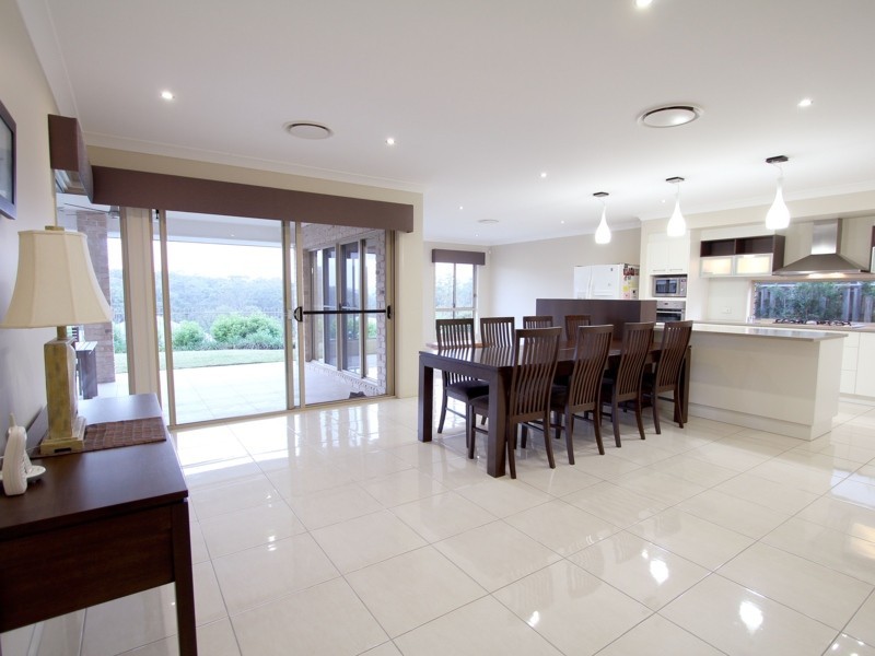 9 Dennis Vale Dr, Daisy Hill QLD 4127