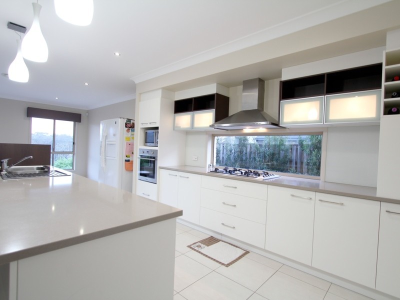 9 Dennis Vale Dr, Daisy Hill QLD 4127