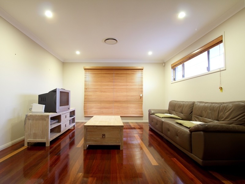 9 Dennis Vale Dr, Daisy Hill QLD 4127