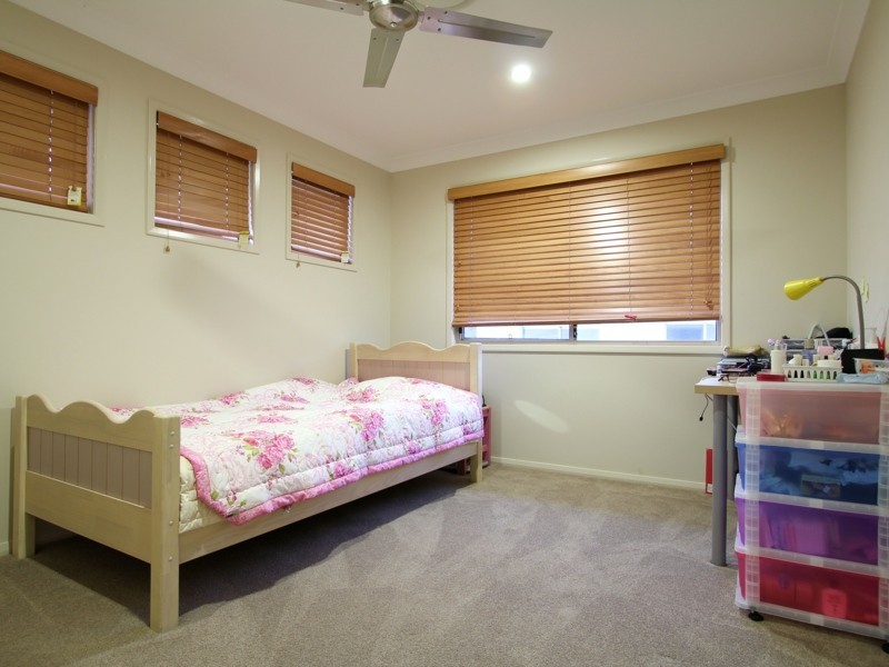 9 Dennis Vale Dr, Daisy Hill QLD 4127