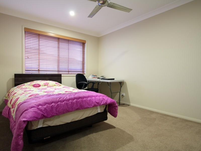 9 Dennis Vale Dr, Daisy Hill QLD 4127